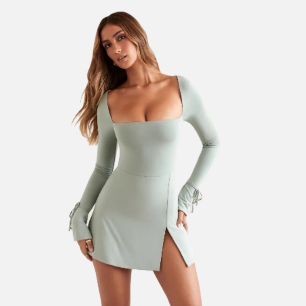 Oh Polly Baize
Square Neck Long Sleeve Mini Dress in light green/sage green
